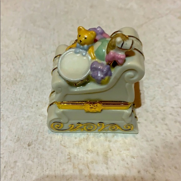 Lenox Sleigh of surprise treasure box